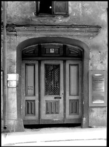 Klarabergsgatan 35. Porten