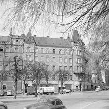 Narvavägen 5-7 t.v. i hörnet av Banérgatan 8