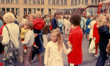 Barnens ö: Bussar till Barnens ö på Eriksdalsskolans skolgård
