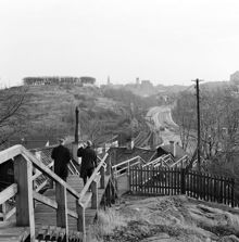 Kvastmakartrappan från Åsöberget österut. I fonden Fåfängan och Danviksbro