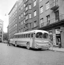 Eriksbergsgatan 4. En Alfa Romeo buss