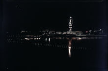 Stockholmsutställningen 1930, nattbild med reklammasten