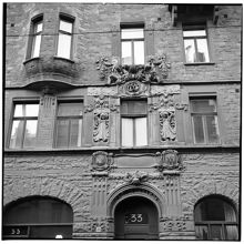 Sibyllegatan 33, portalutsmyckning
