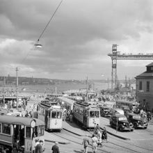 Spårvagnar, bilar och bussar på Södermalmstorg