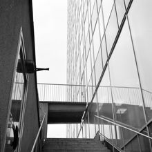 Trappa vid höghus i Hötorgscity. Parti av fasad till höghus