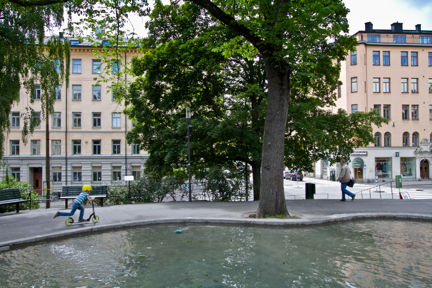 Astrid Lindgrens litterära skylt i Tegnérlunden.