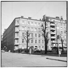 Karlavägen 65 i hörnet av Nybrogatan