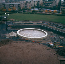 Vällingby. Anläggande av ny damm vid Solursgången. Vy åt norr