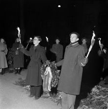 Östra reals gymnasieförening, Edda, högtidshöll August Blanches dödsdag med fackeltåg. Tåget vandrade från Hedvig Eleonora kyrka till författarens staty på Karlavägen