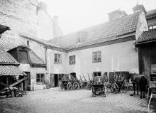 Hälsingegården. Gården till Apelbergsgatan 52 och Holländargatan 3. Revs 1906