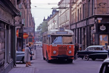 Busslinje 33 på Vattugatan vid Drottninggatan 1964