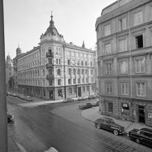 Östermalmsgatan österut före korsningen med Grevturegatan