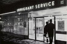 Entrén till Immigrant Service vid Vasagatan 24