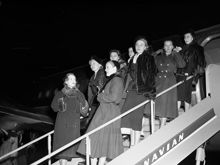 Bromma flygplats. Diors mannekänger/modeller anländer
