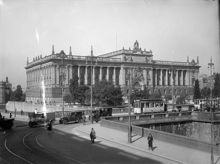 Riksdagshuset, Slottskajen och Norrbro från Lejonbacken