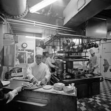 Malmskillnadsgatan 35. Restaurang Oxen-Hungaria. Köket