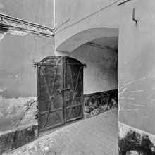 Skeppargatan 38, byggnad C. Järndörr under portvalv till hus D