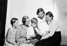 Porträtt av kvinnor och barn, Salia