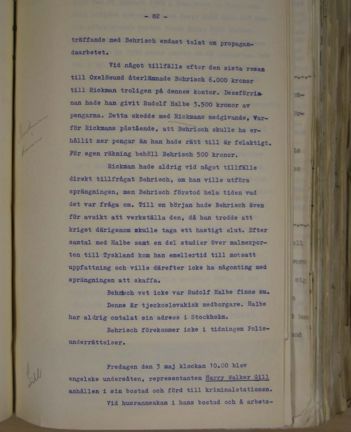 Svart trycktext på gulnat papper