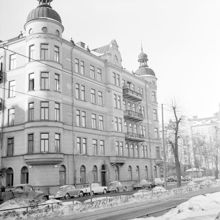 Valhallavägen 86. T.v. Villagatan 25 och t.h. Lill-Jansplan