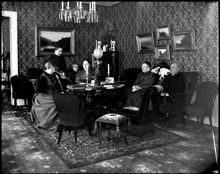 Grupporträtt av Edbergs familjegrupp