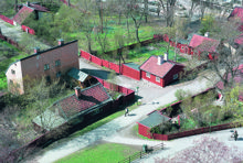 Flygfoto över Mäster Pers gata i Vita Bergen