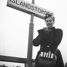 Kvinnlig konduktör vid Islandstorget