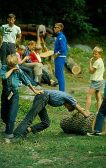 Barnens ö: Pojkar som leker