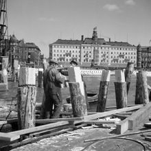 Strömbron under byggnad