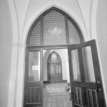 Portvalv och entré, Humlegårdsgatan 8