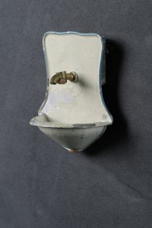 Dockskåpsinventarie; slasktratt