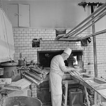Grevgatan 39. Maison Pierre. Kock i restaurangköket