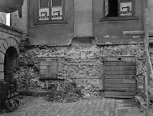 Götgatan 16, del av sockelfasaden