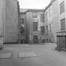 Herkulesgatan 18-20. Gården västerut