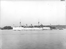 Den amerikanska pansarkryssaren USS Baltimore för ankar på Saltsjön utanför Kastellholmen.