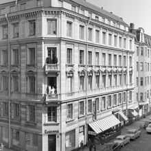 Garderobsvädring. Hörnet Kommendörsgatan 7 och Brahegatan 26