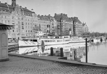 Nybrohamnen mot Strandvägen 1-7. Waxholmsbolagets båtar ligger vid kaj
