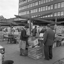 Torghandel vid Klarahallen.