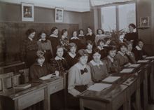 Unga damer på Anna Sandströms skola 1914-1915