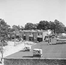Riksrådsvägen, Bagarmossen. Radhus byggs