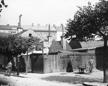 Nortullsgatan mot kv. Stjärnan, nuvarande kv. Spelbomskan och den nu försvunna Gåsgränden. Husen i kv. Stjärnan revs 1902