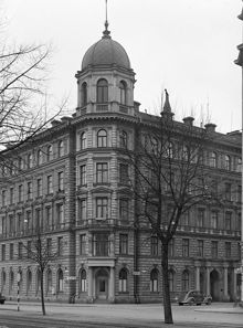 Nybrogatan 76 vid hörnet av Valhallavägen 122