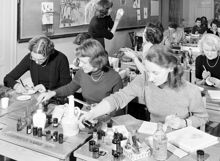 Kursverksamhet vid Stockholms Högskola 1951. Porslinsmålning