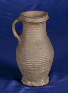 Medeltida cylinderhalskanna