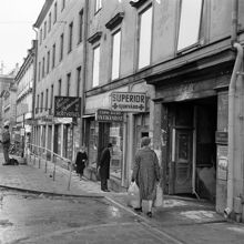 Klarabergsgatan 48. Här ligger numera Åhléns varuhus färdigbyggt 1964