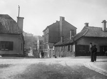 Rehnsgatan västerut från Döbelnsgatan. T. v. Döbelnsgatan 57