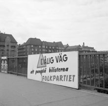 Valpropaganda för Folkpartiet "Dålig väg att pungslå bilisterna"