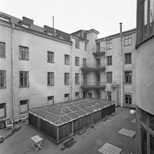 Drottninggatan 25. Gårdsfasaderna. Hörnet av gathuset och norra flygeln