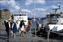Folkliv på Södra Blasieholmskajen vid M/S Ramsö och M/S Havsörnen