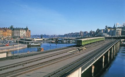 Tunneltåg på Söderströmsbron mellan Slussen och Gamla stan